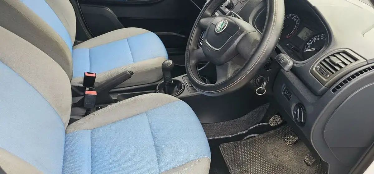 2009-skoda-fabia-12-1-6v-60bhp-hatchback-big-12