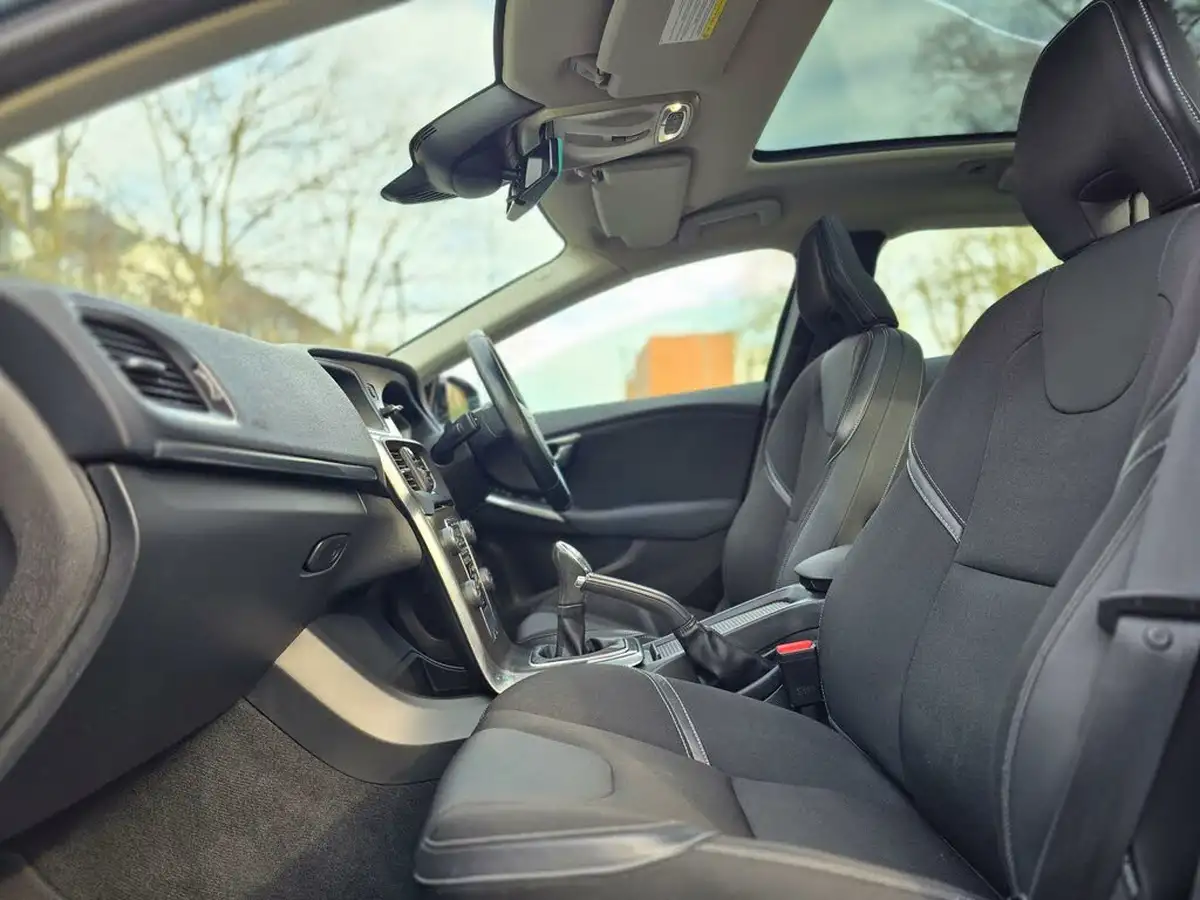 2014-volvo-v40-20td-d3-se-nav-big-8