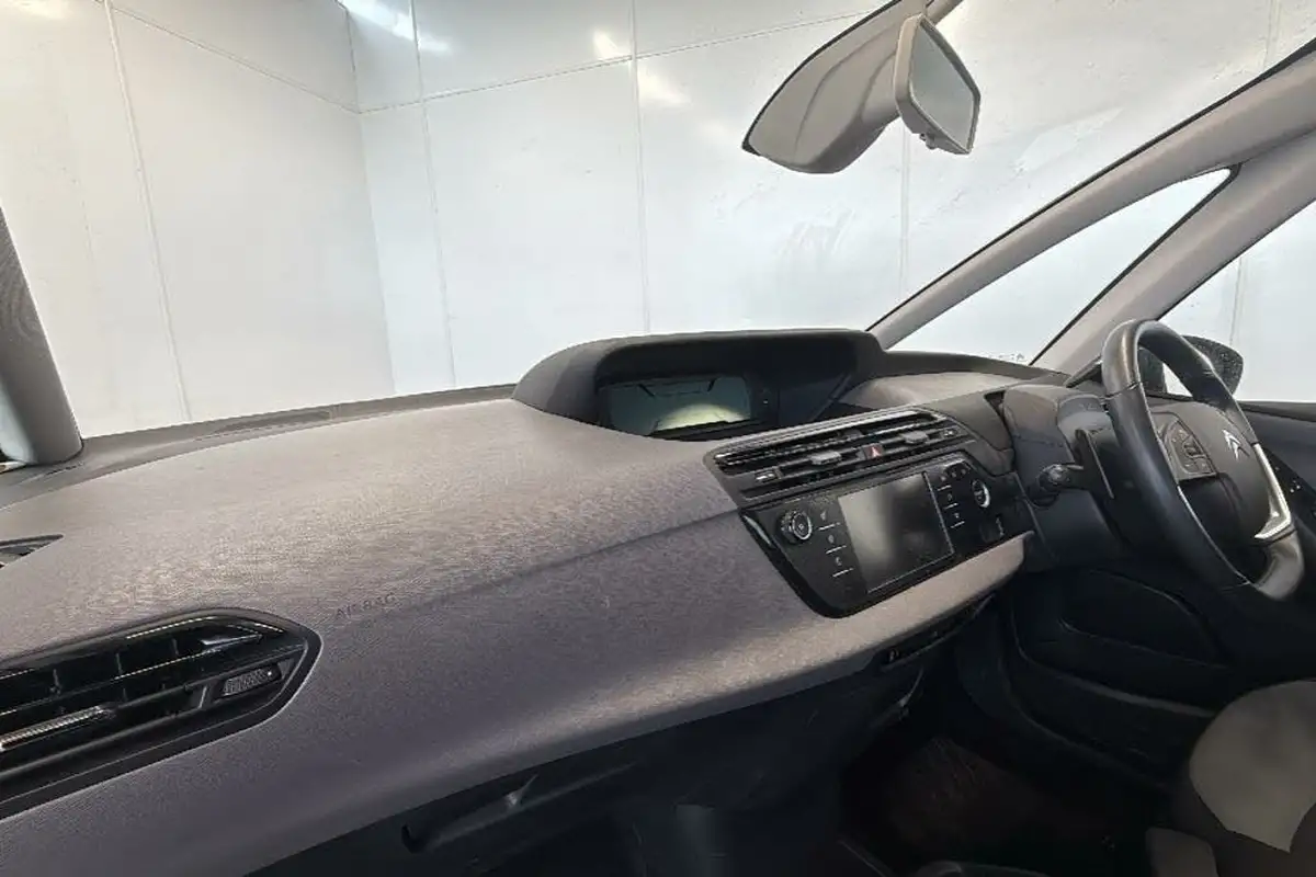 2015-citroen-c4-picasso-16e-hdi-vtr-115ps-ss-etg6-big-16