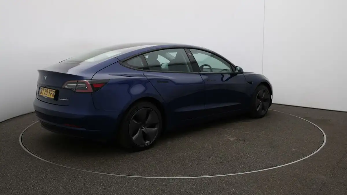2020-tesla-model-3-e-long-range-big-45