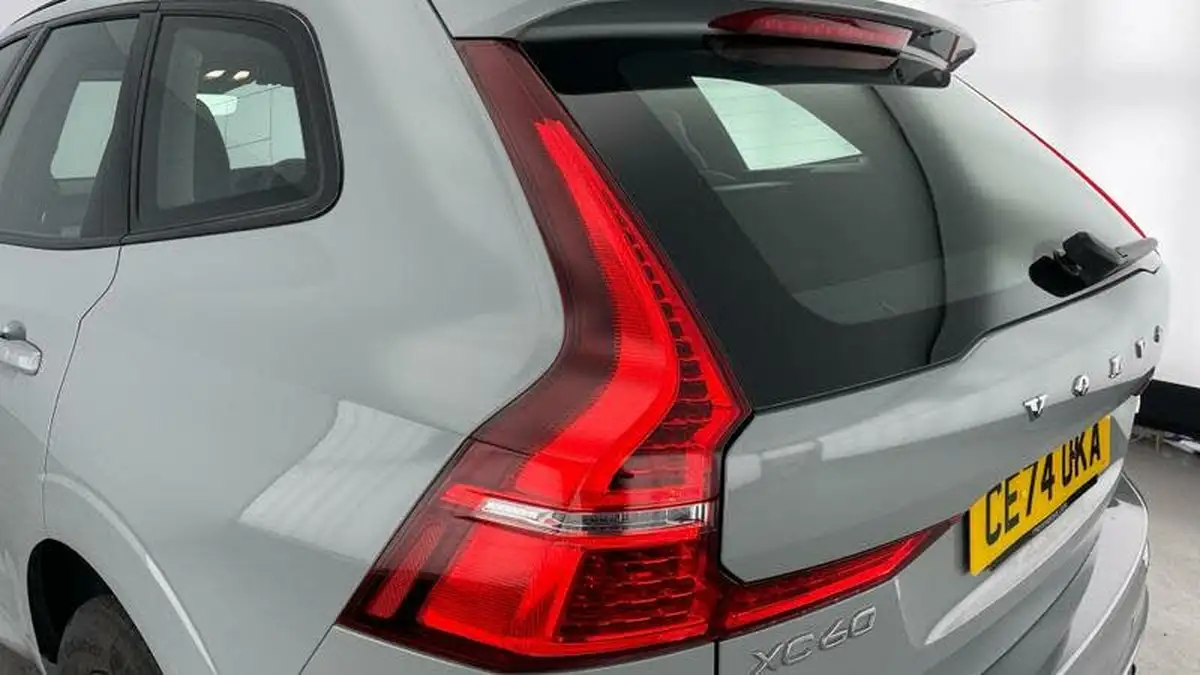 2024-volvo-xc60-20-b5-plus-big-28