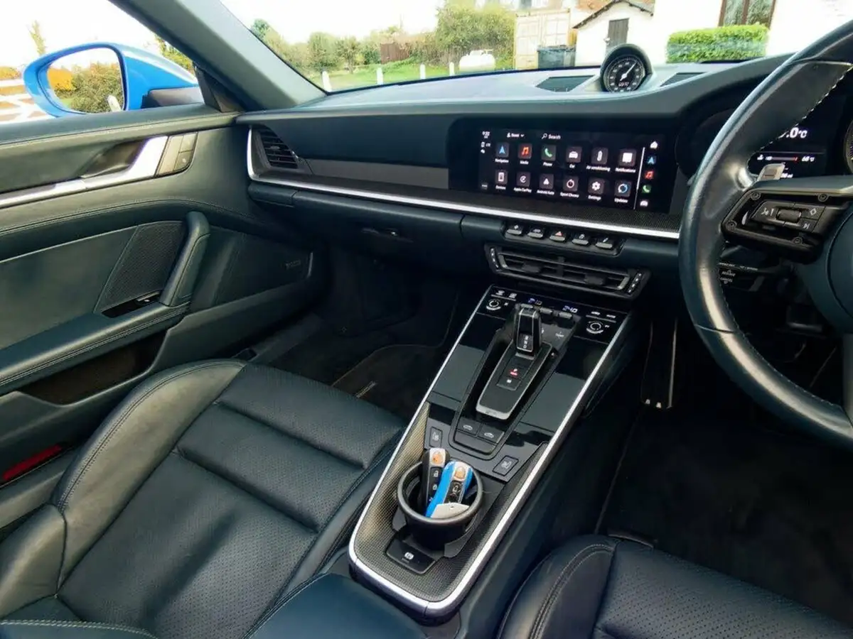 2021-porsche-911-30-targa-4s-big-40