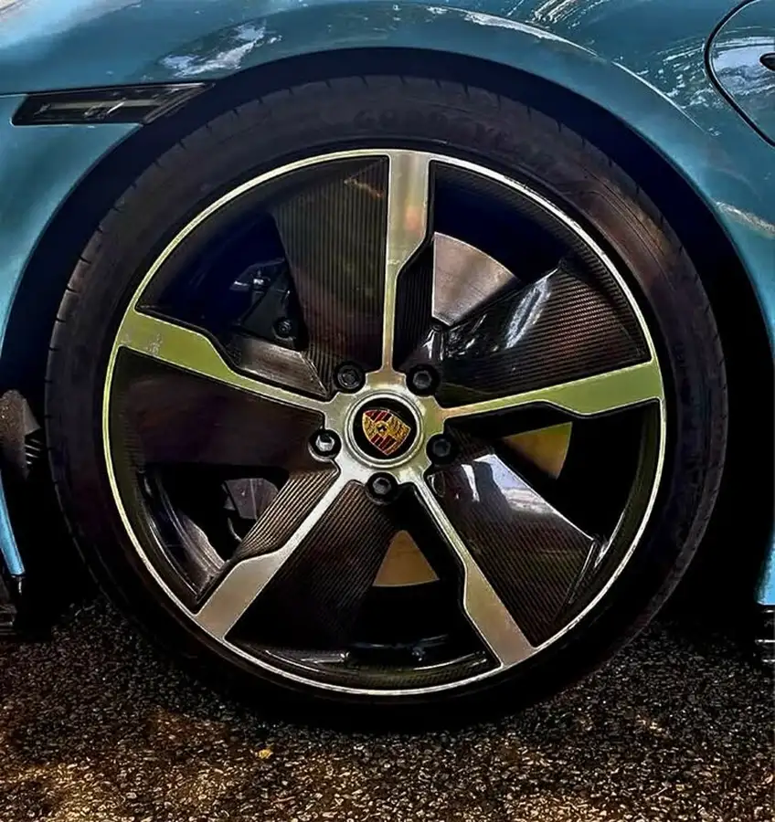 2020-porsche-taycan-e-turbo-big-3