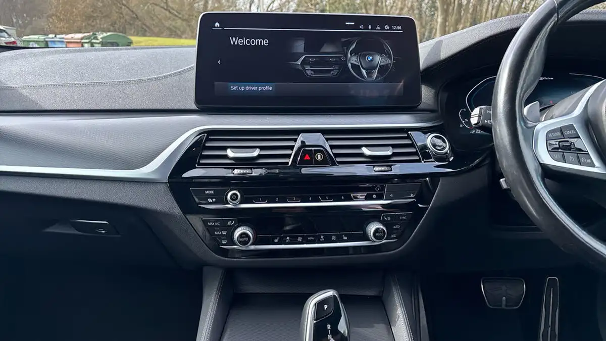 2022-bmw-5-series-20-530e-m-sport-saloon-4d-big-11