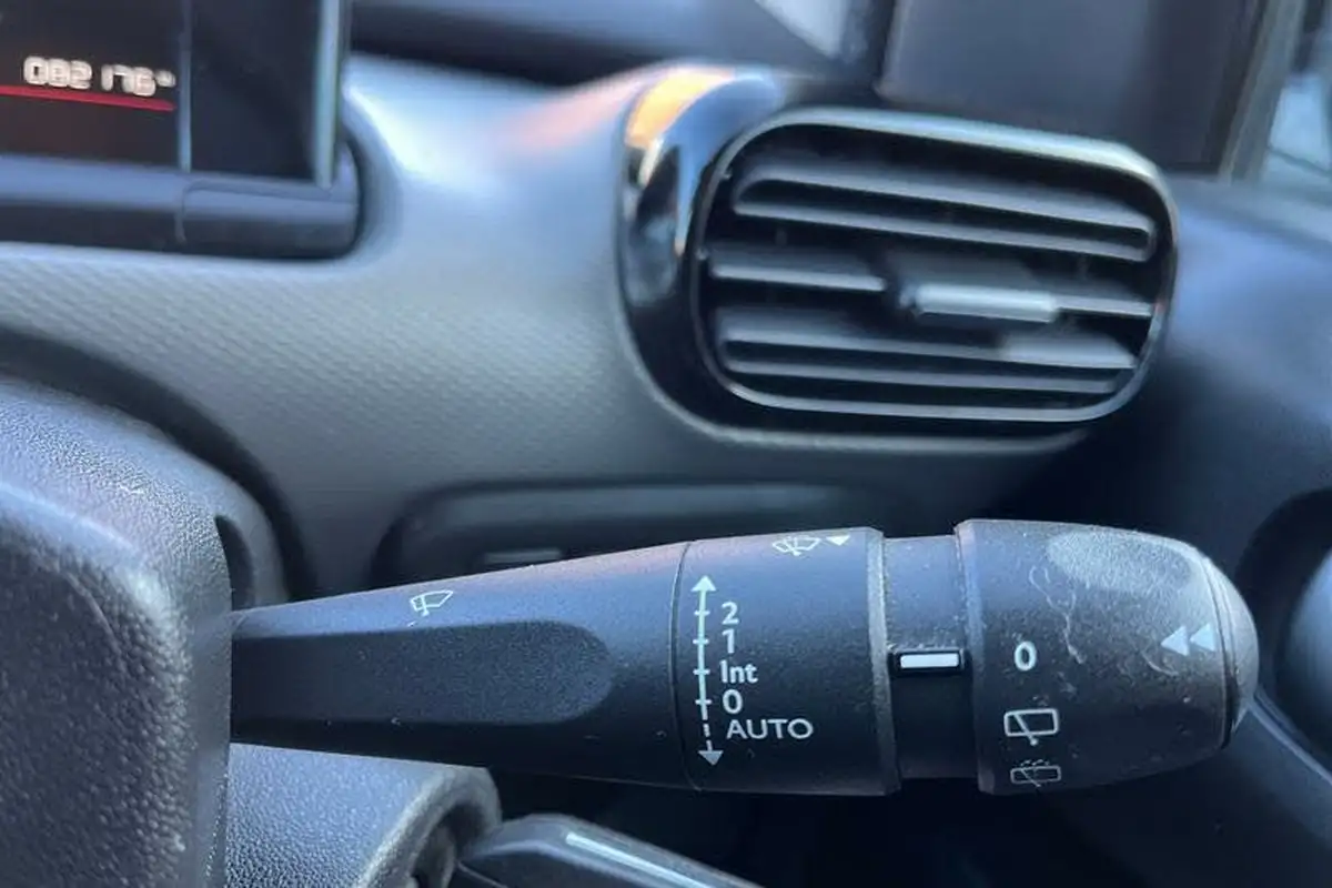 2019-citroen-c4-cactus-15bluehdi-flair-100ps-big-14