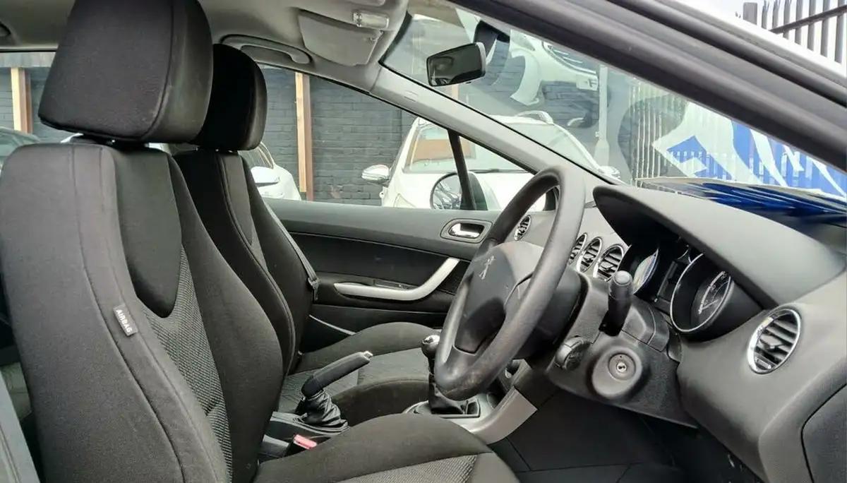 2011-peugeot-308-16td-access-16hdi-92bhp-fap-big-37