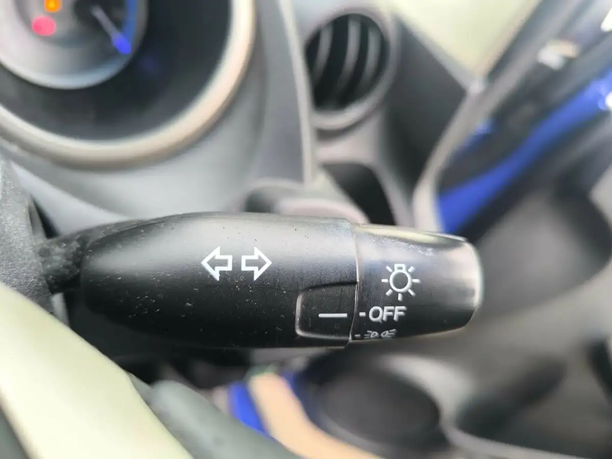 2012-honda-fit-13-hybrid-jazz-big-18