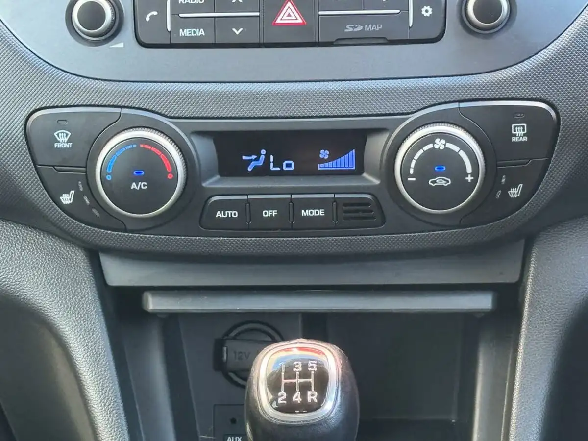 2018-hyundai-i10-12-premium-se-big-18