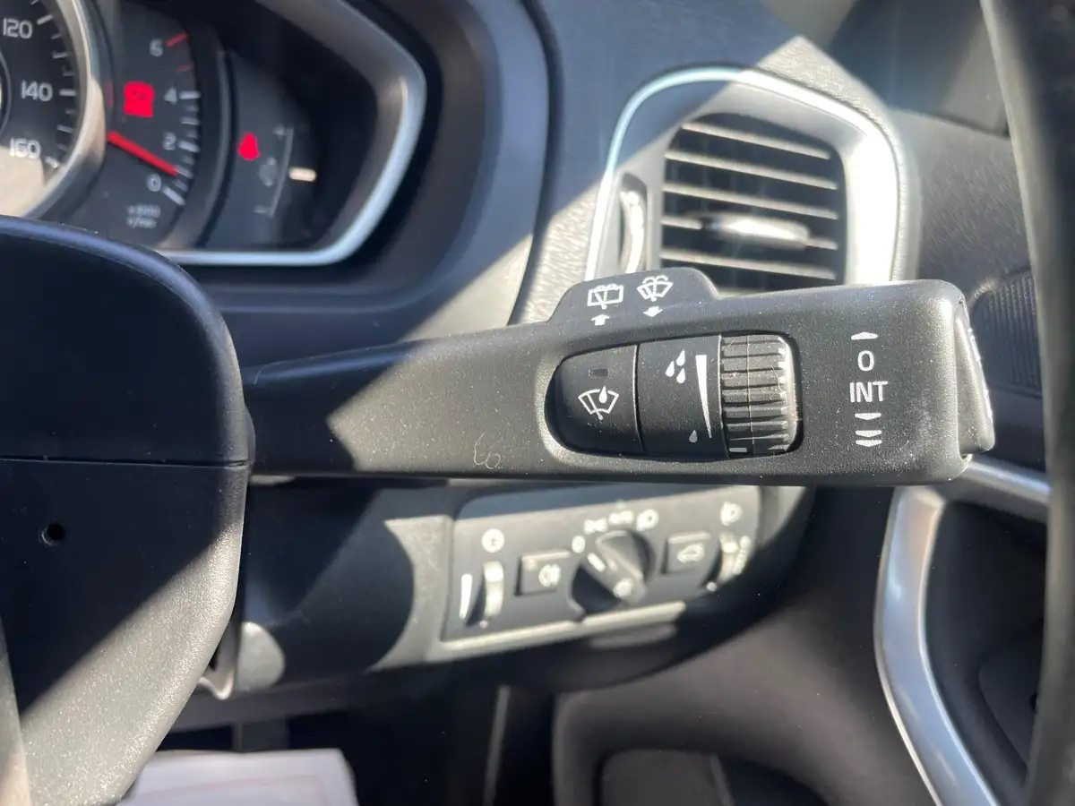 2015-volvo-v40-20td-d2-se-big-22