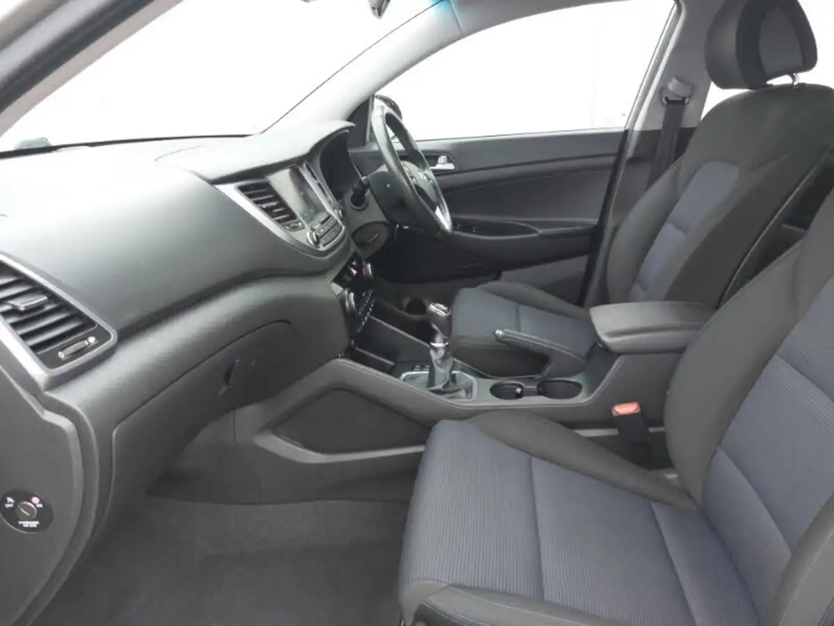 2016-hyundai-tucson-17crdi-blue-drive-se-nav-116ps-big-4