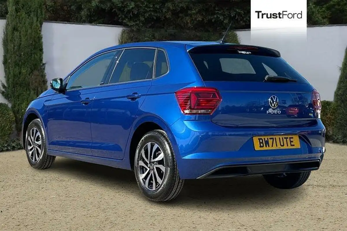 2021-volkswagen-polo-10-active-big-1