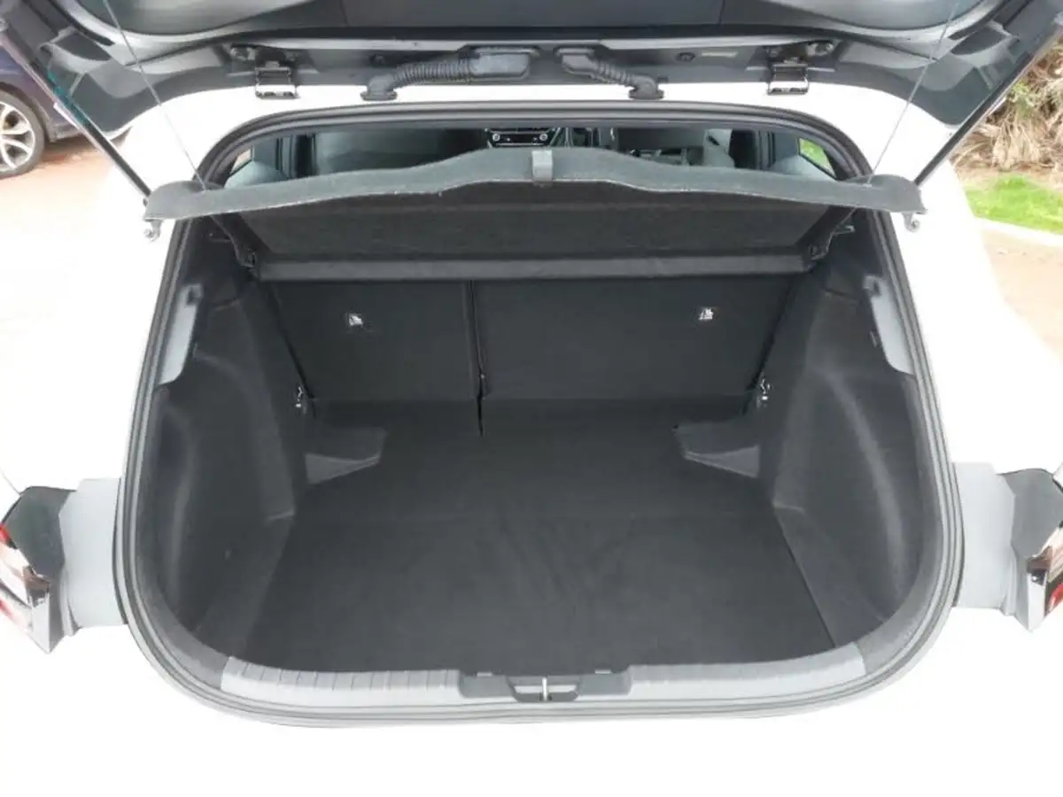 2024-toyota-corolla-18-vvt-i-icon-hatchback-big-7