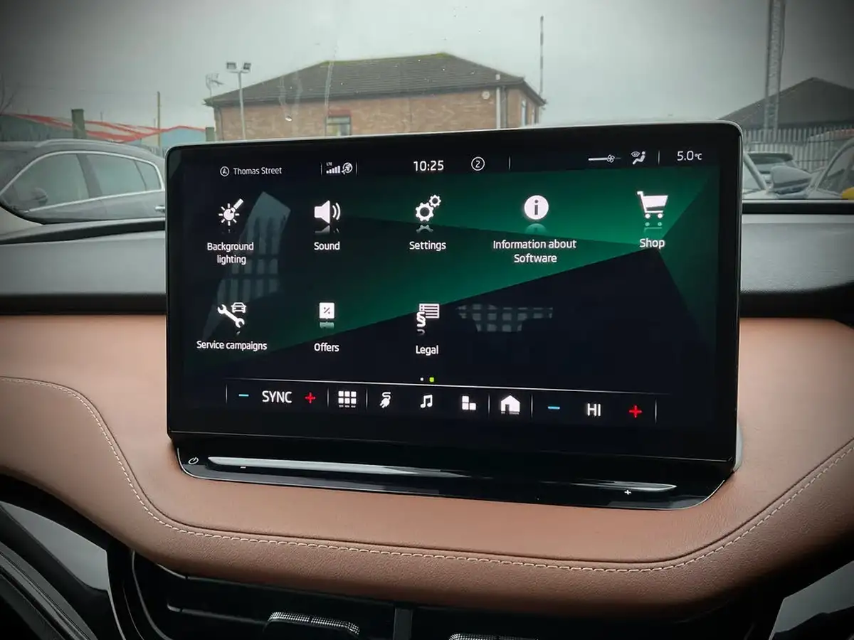 2021-skoda-enyaq-e-60-62-kwh-big-30