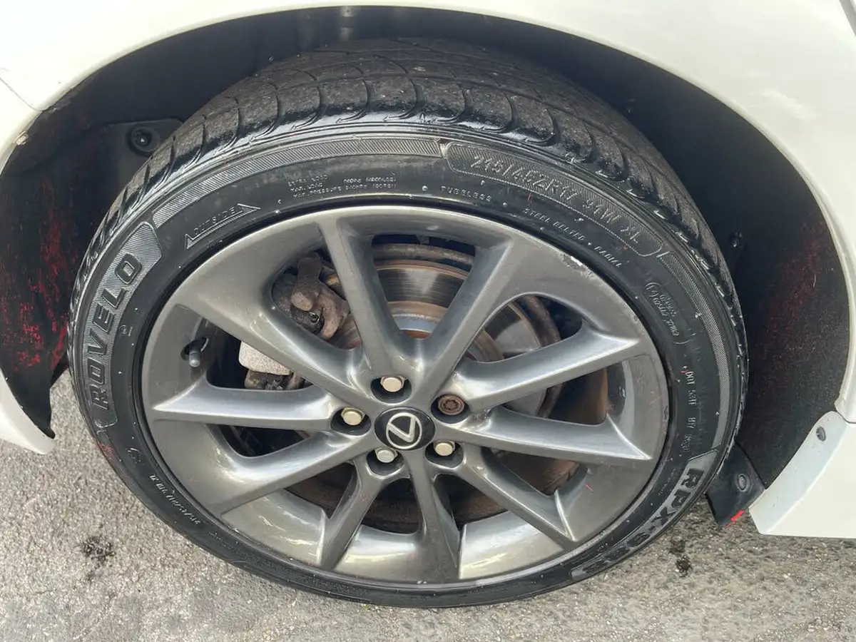 2013-lexus-ct-200h-18-advance-big-40