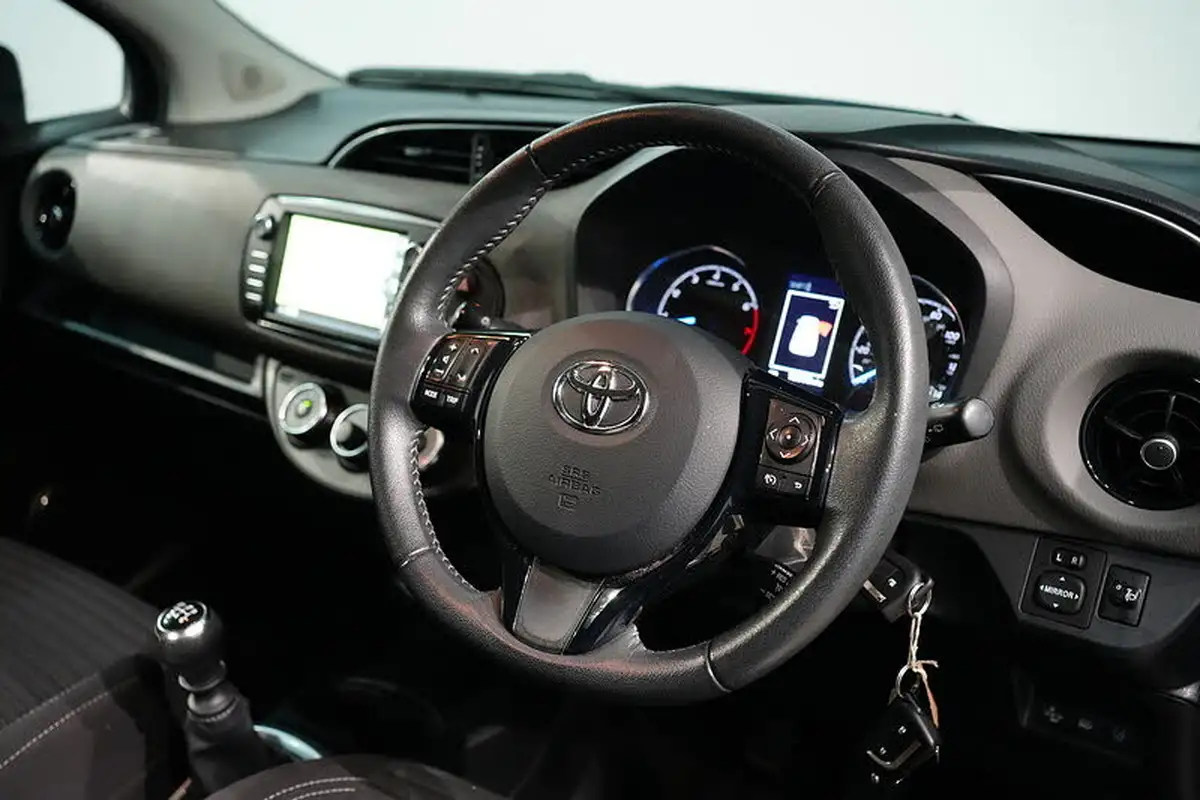 2019-toyota-yaris-15-vvt-i-icon-tech-111bhp-1496cc-big-38