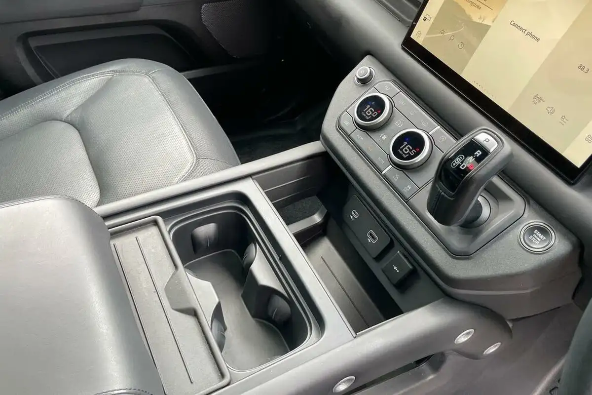 2023-land-rover-110-defender-30-d300-x-dynamic-hse-big-18