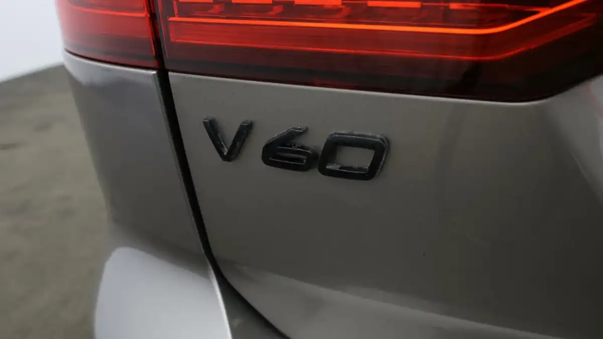 2018-volvo-v60-20td-d3-momentum-geartronic-big-20