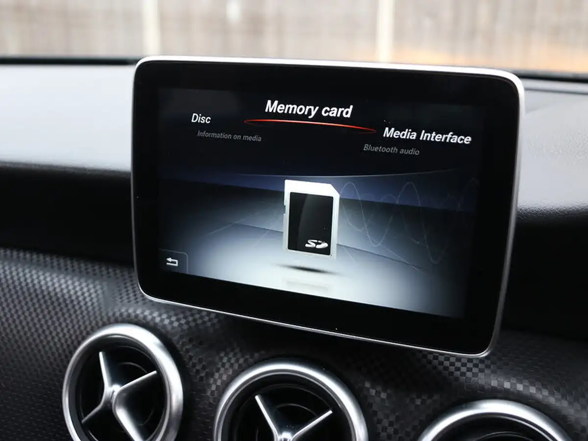 2016-mercedes-benz-a-class-16-a180-sport-ss-7g-dct-big-7