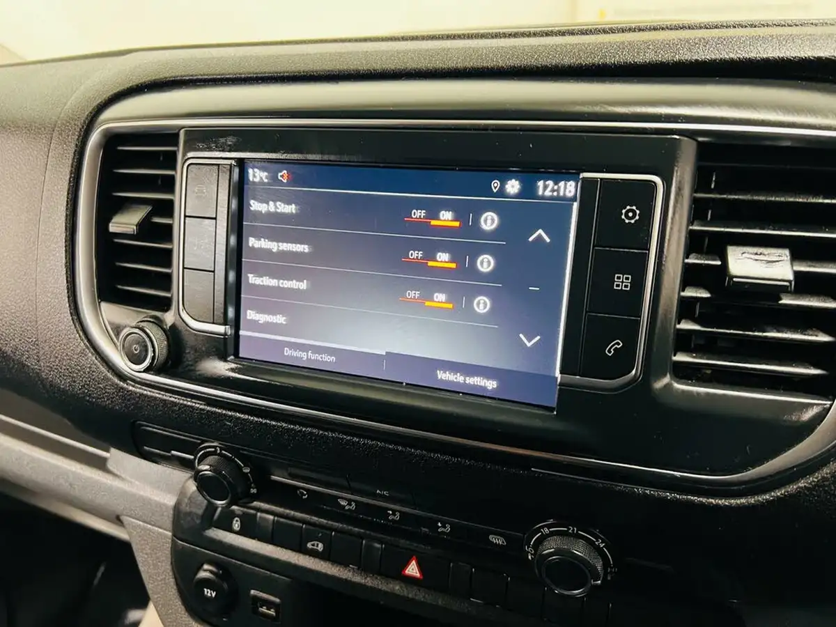 2019-vauxhall-vivaro-15td-2900-l2h1-dynamic-big-19