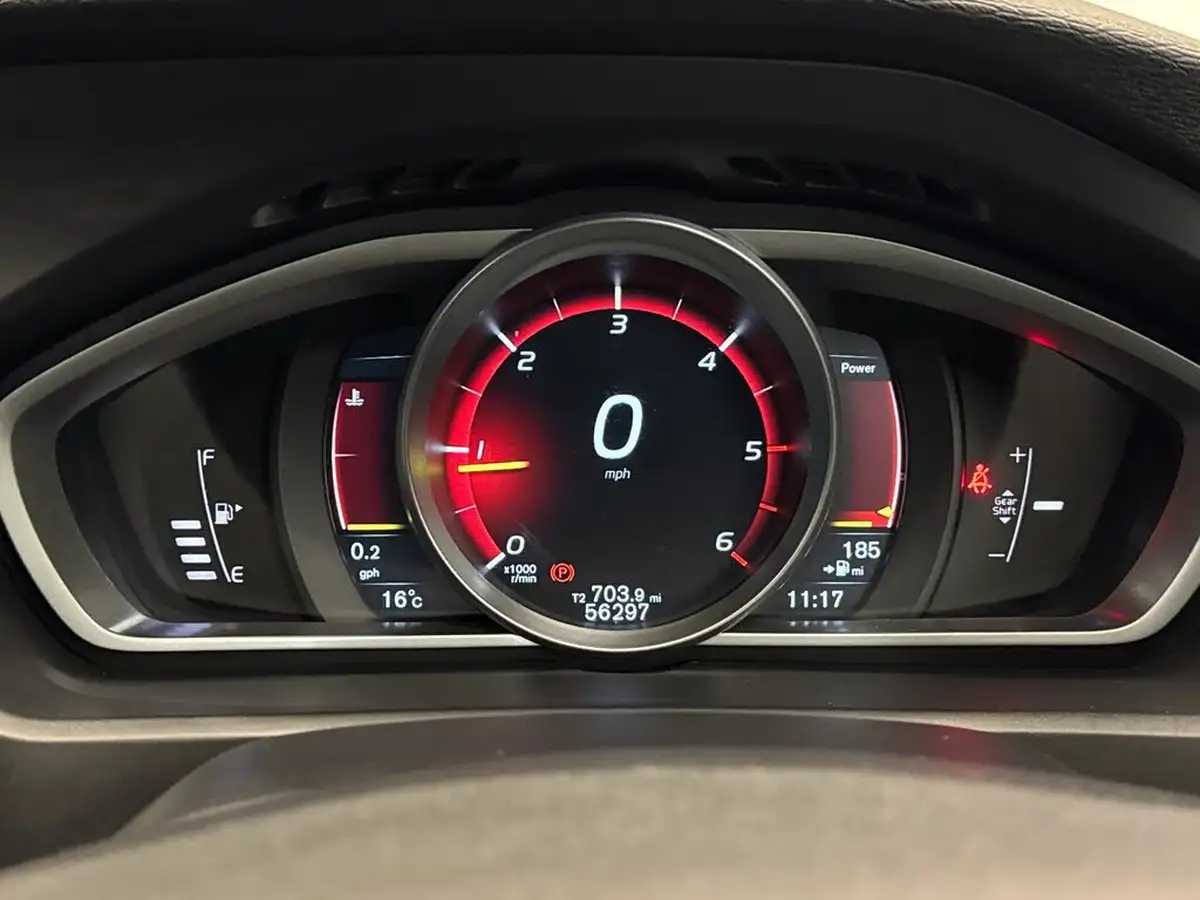 2017-volvo-v40-20td-d4-r-design-nav-plus-big-22