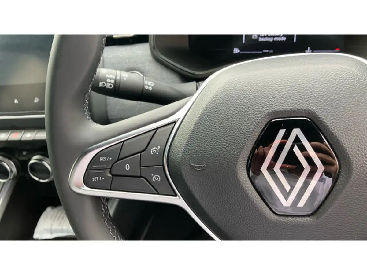2024-renault-clio-10-tce-techno-big-30