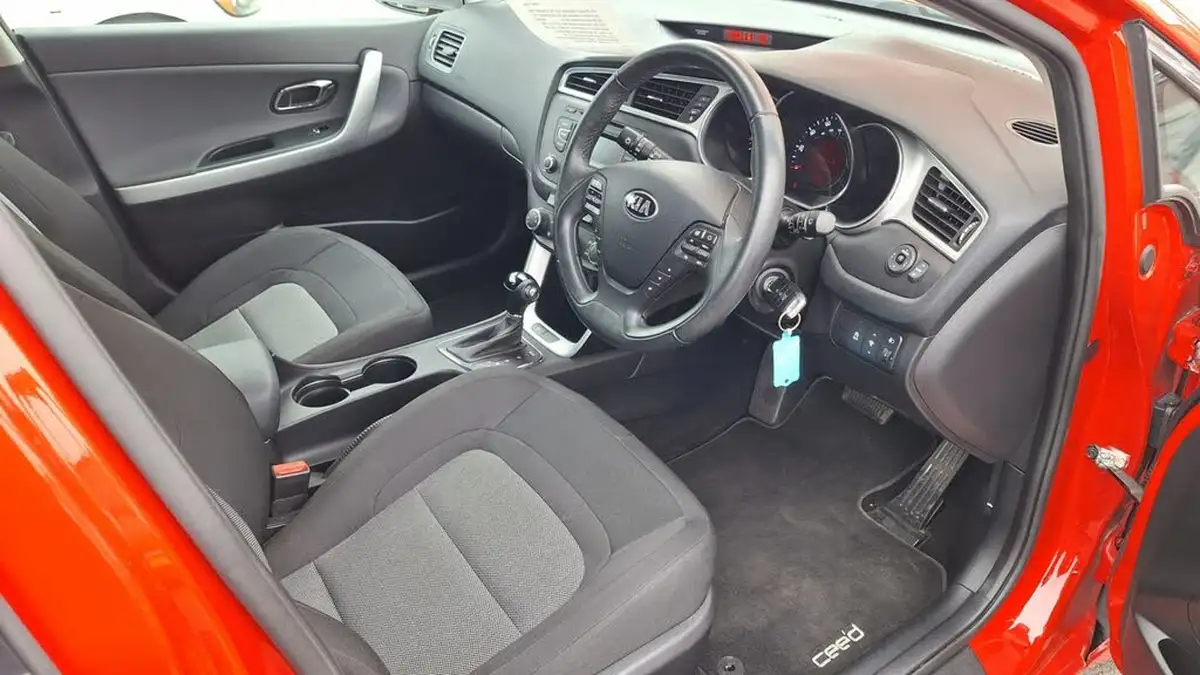 2015-kia-ceed-16crdi-2-134bhp-isg-hatchback-dct-big-5
