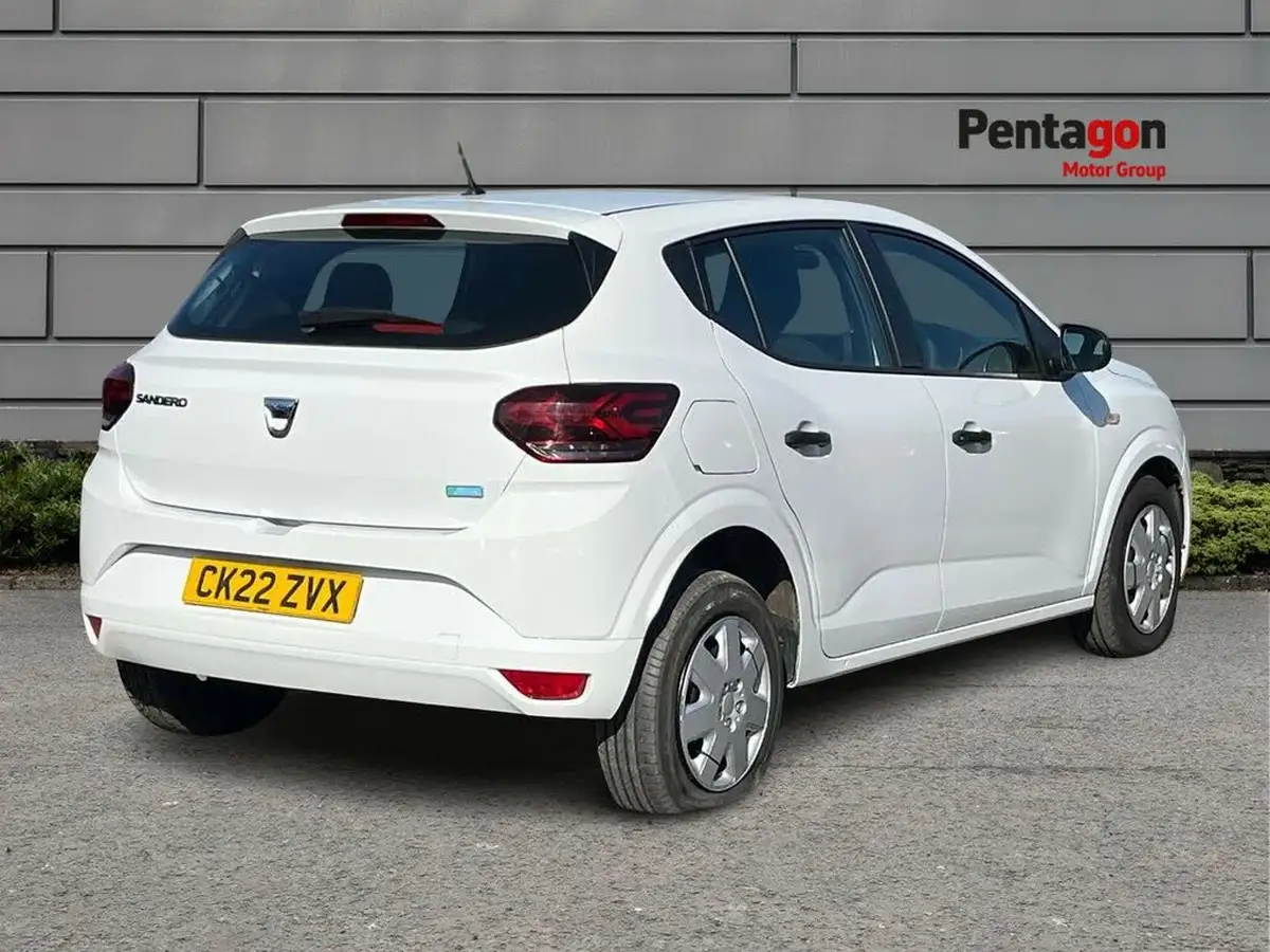 2022-dacia-sandero-10-tce-essential-90bhp-big-3