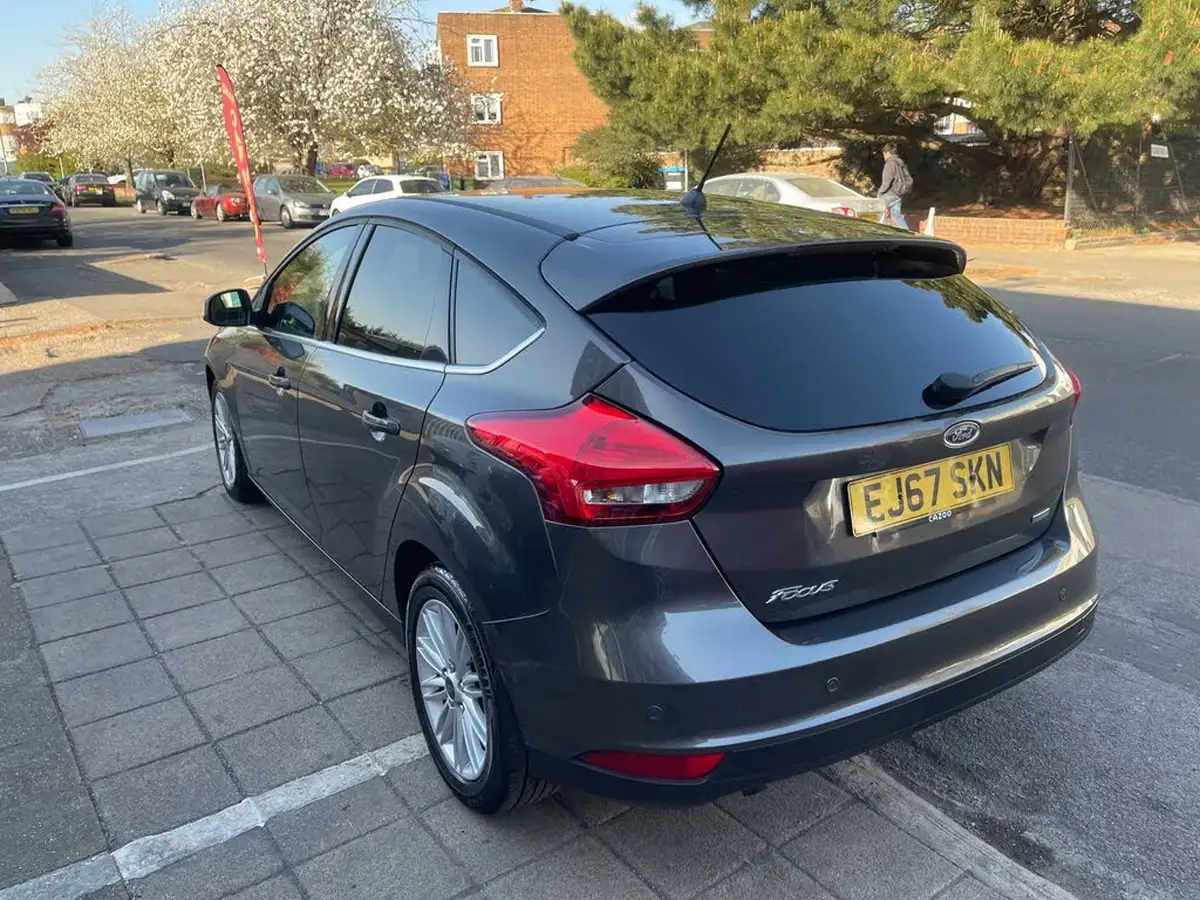2017-ford-focus-10t-zetec-edition-100ps-hatchback-big-5
