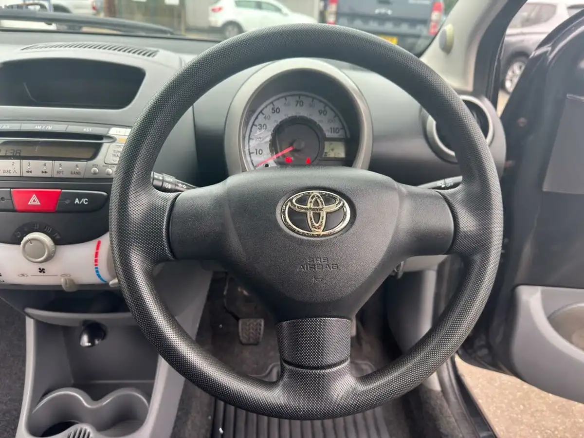2009-toyota-aygo-10-aygo-3d-big-8