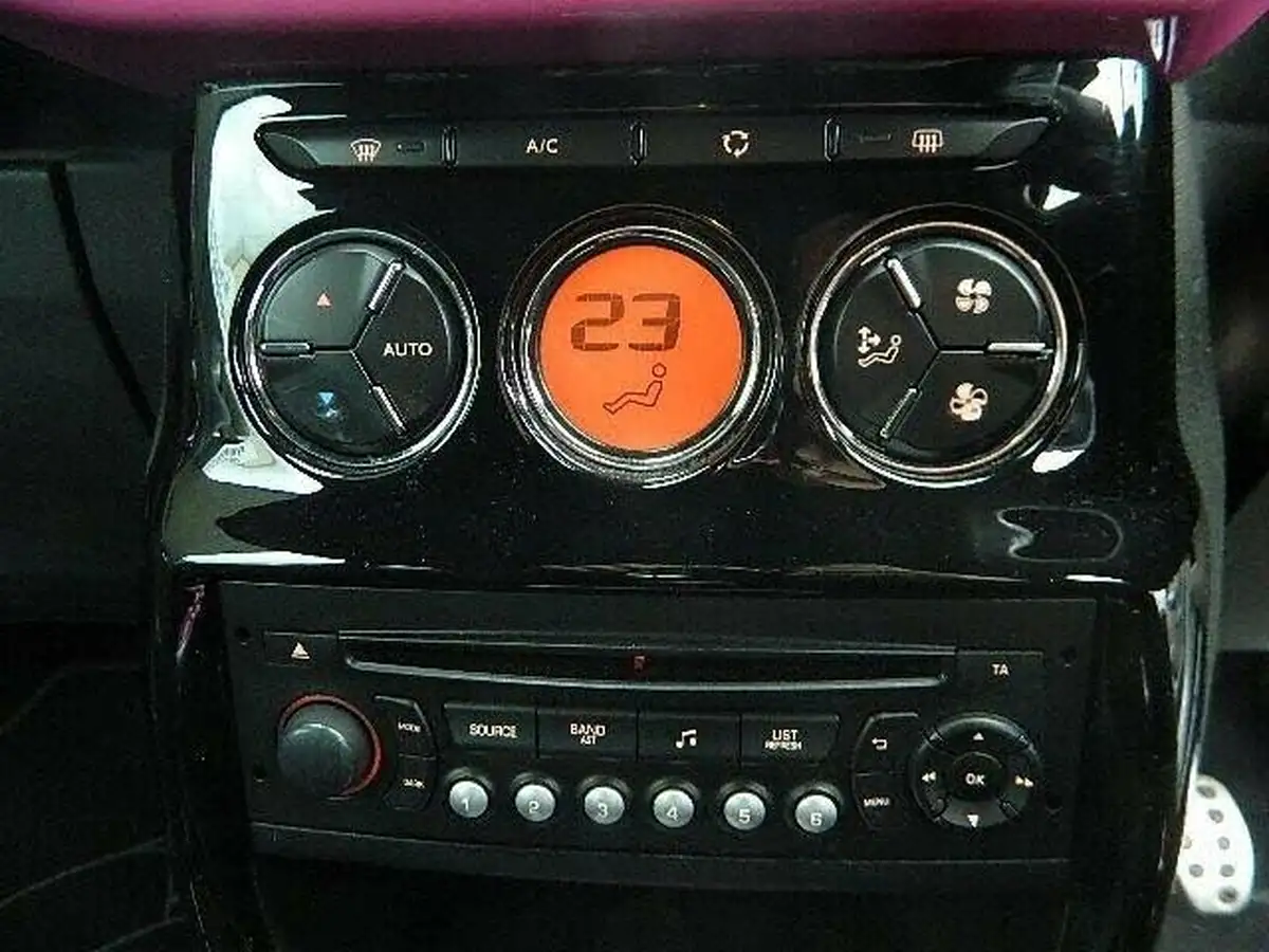 2014-citroen-ds3-16-dsire-plus-155ps-big-41