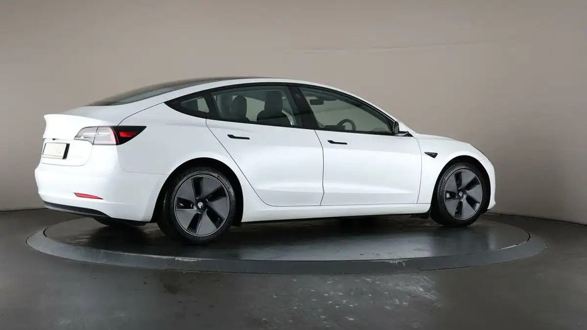 2021-tesla-model-3-e-long-range-4x4-big-56