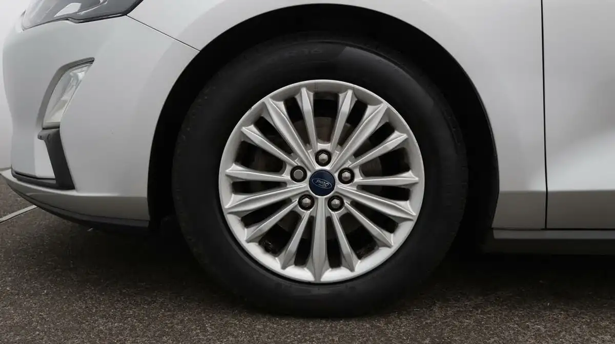 2021-ford-focus-10t-titanium-edition-125ps-hybrid-mhev-hatchback-big-18