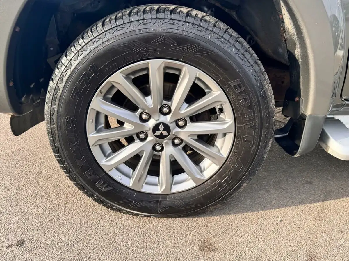 2017-mitsubishi-l200-24di-d-titan-178bhp-eu6-big-16