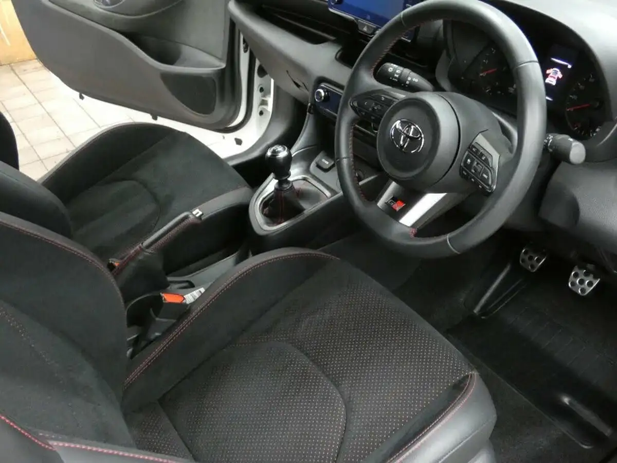 2021-toyota-yaris-16-gr-convenience-pack-big-48