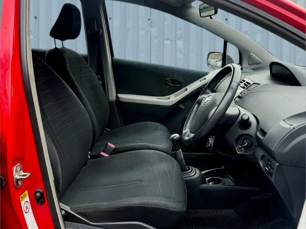 2008-toyota-yaris-10-tr-5d-big-9