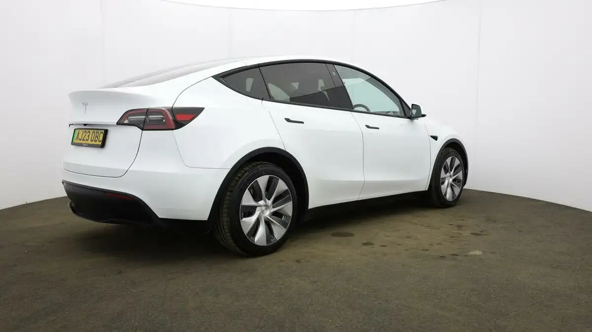 2023-tesla-model-y-e-rwd-big-51