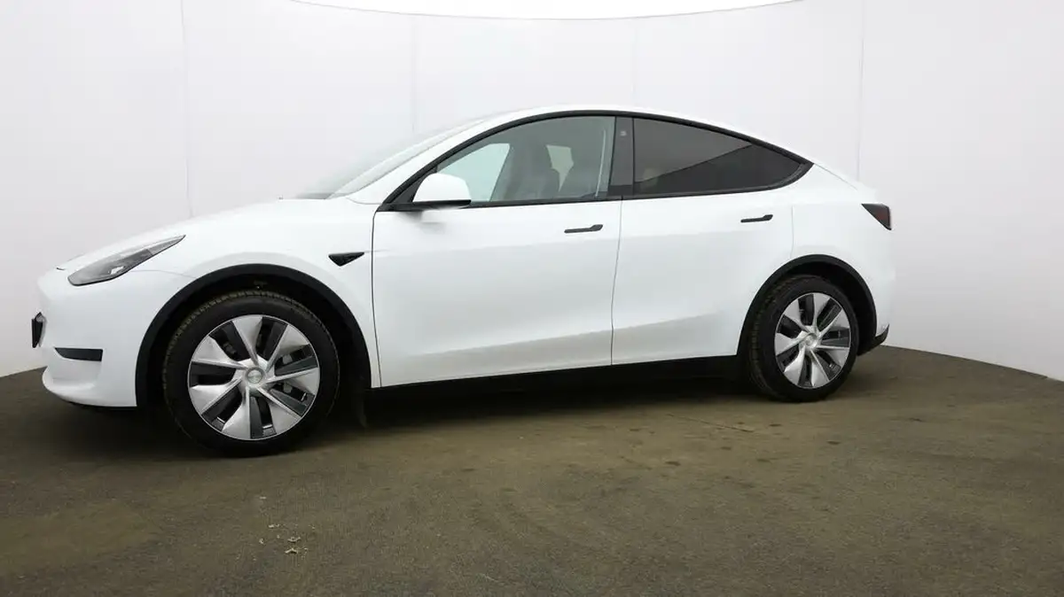 2023-tesla-model-y-e-rwd-big-27