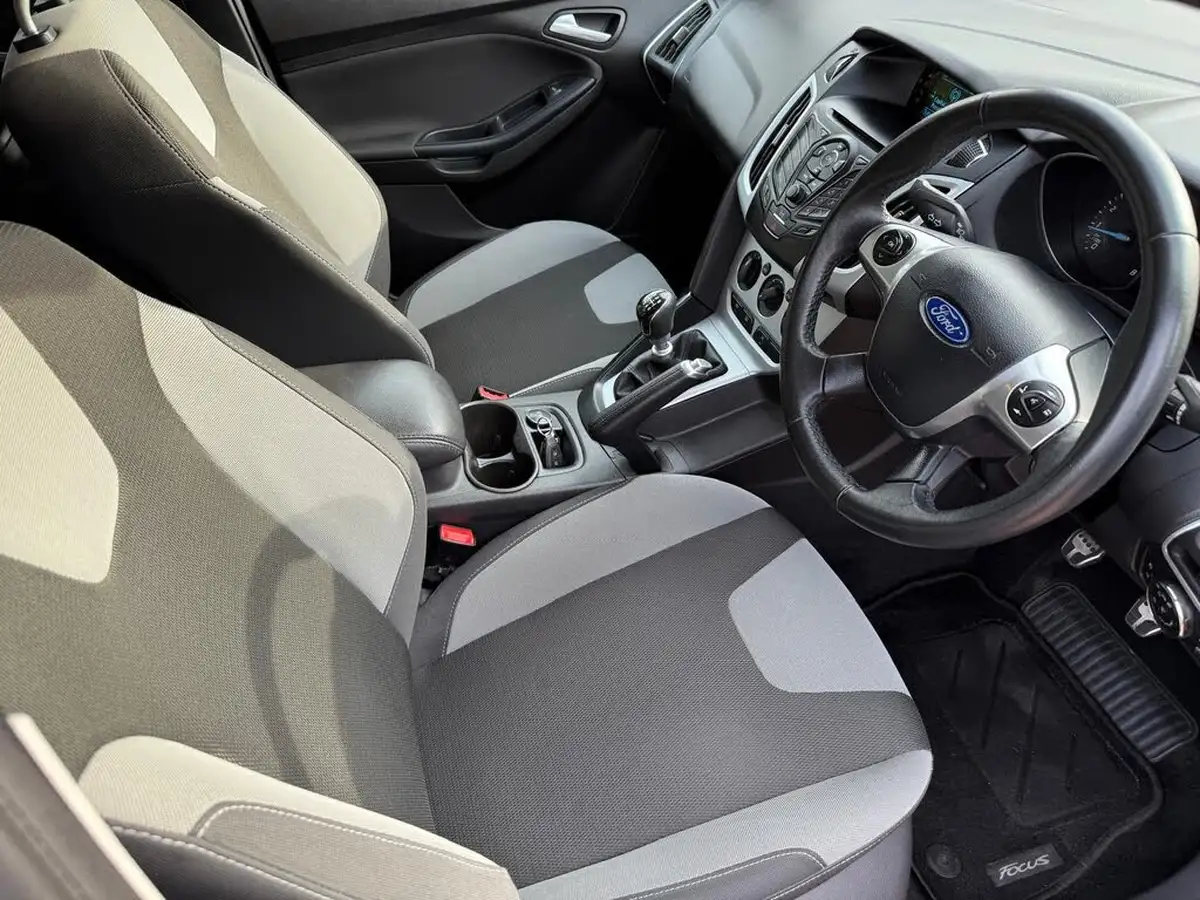 2014-ford-focus-10-zetec-s-scti-hatchback-big-24