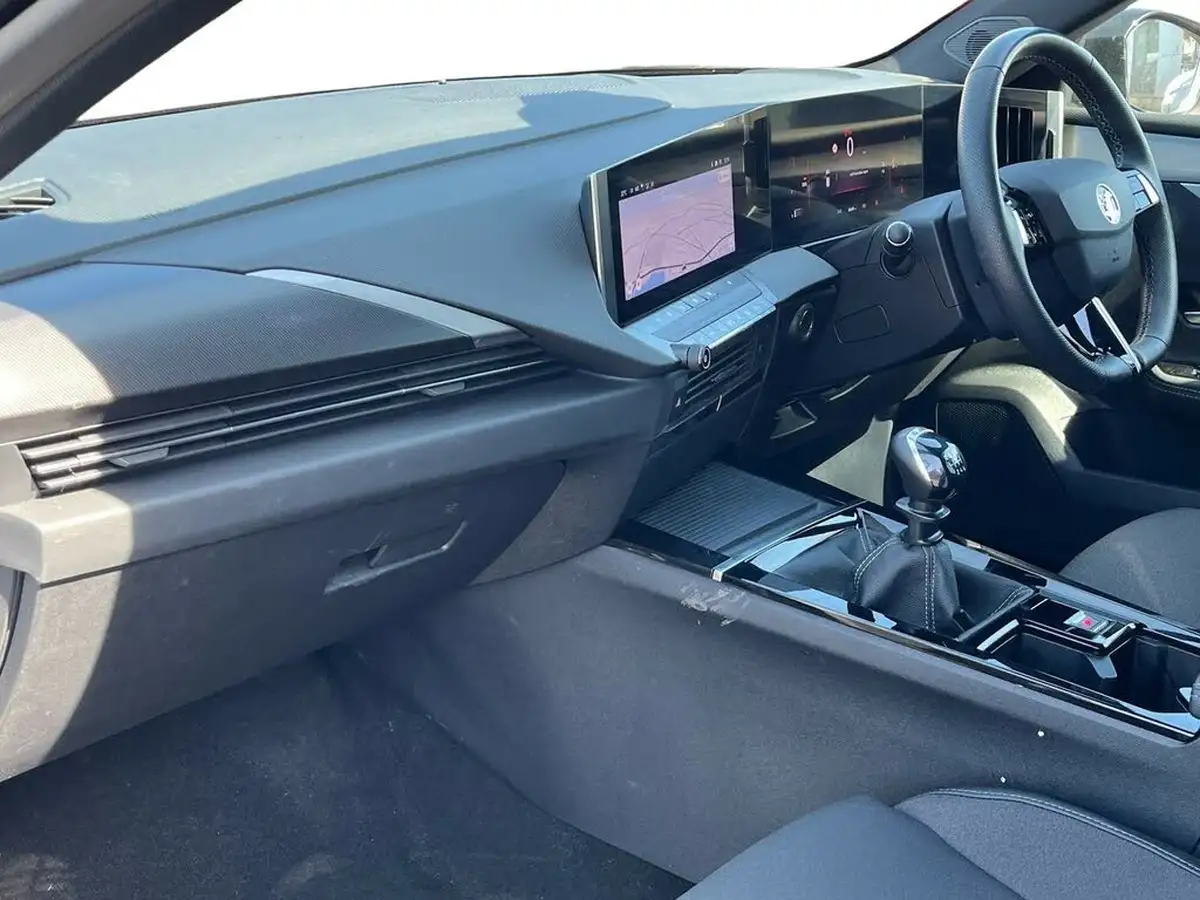 2023-vauxhall-astra-12-turbo-gs-sport-tourer-big-6