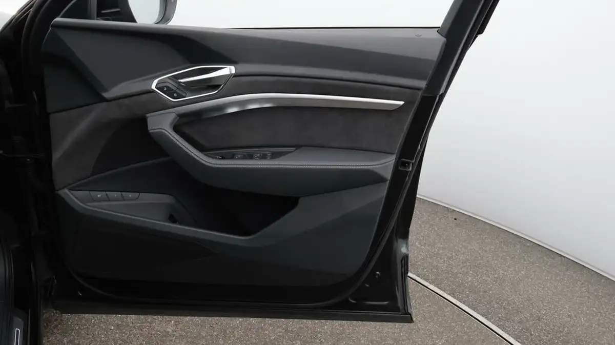 2021-audi-e-tron-55e-s-line-sportback-big-15