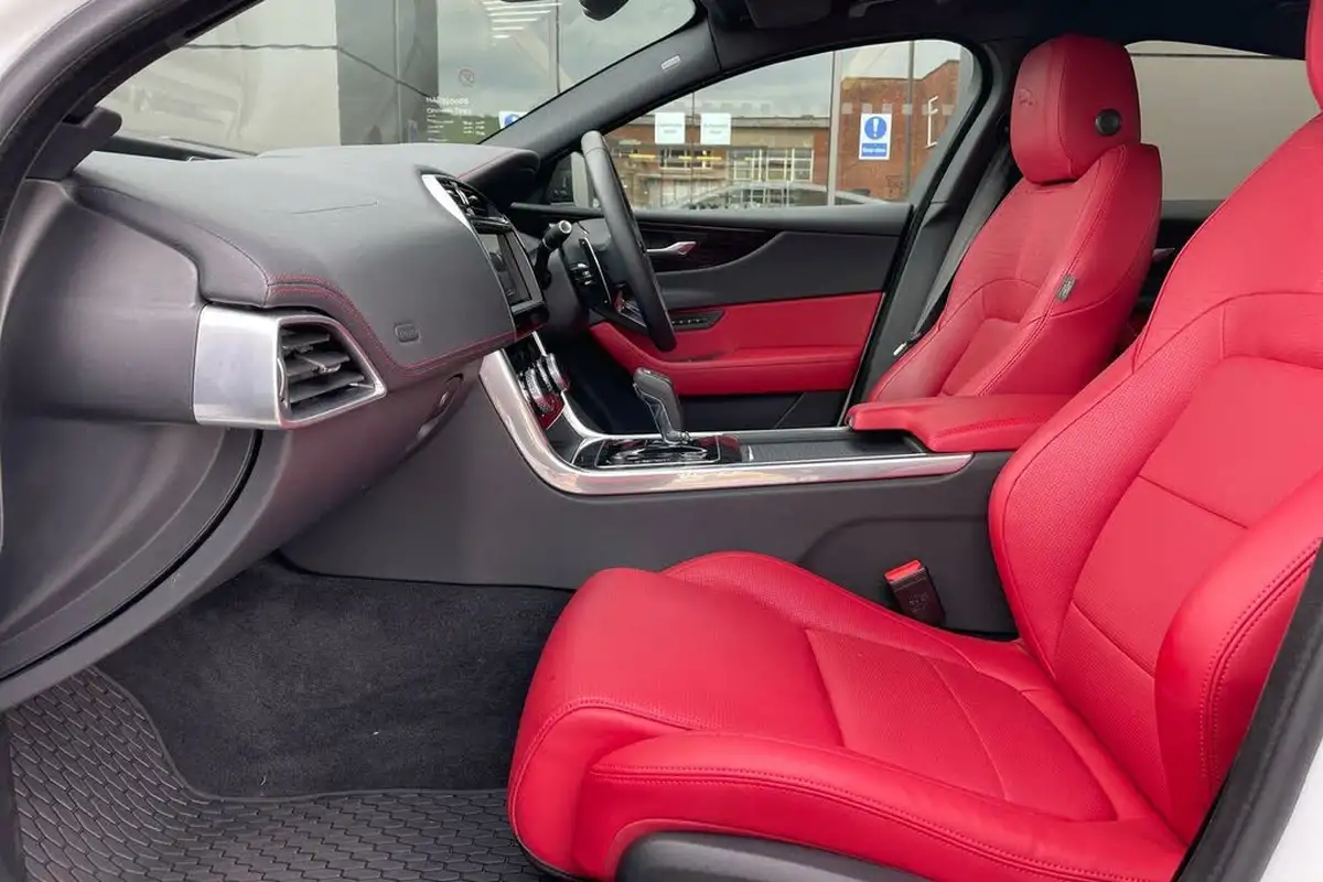 2024-jaguar-xe-20-p250-r-dynamic-hse-black-big-33