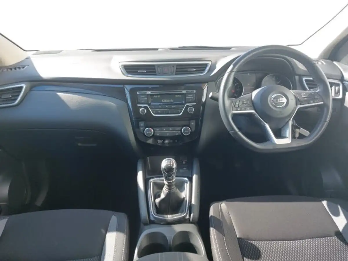 2018-nissan-qashqai-12-dig-t-acenta-big-2