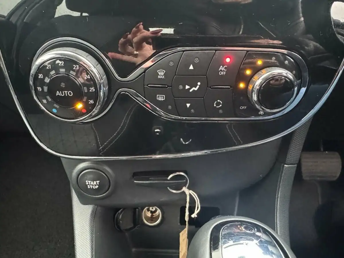 2013-renault-clio-15dci-dynamique-s-medianav-edc-auto-big-15