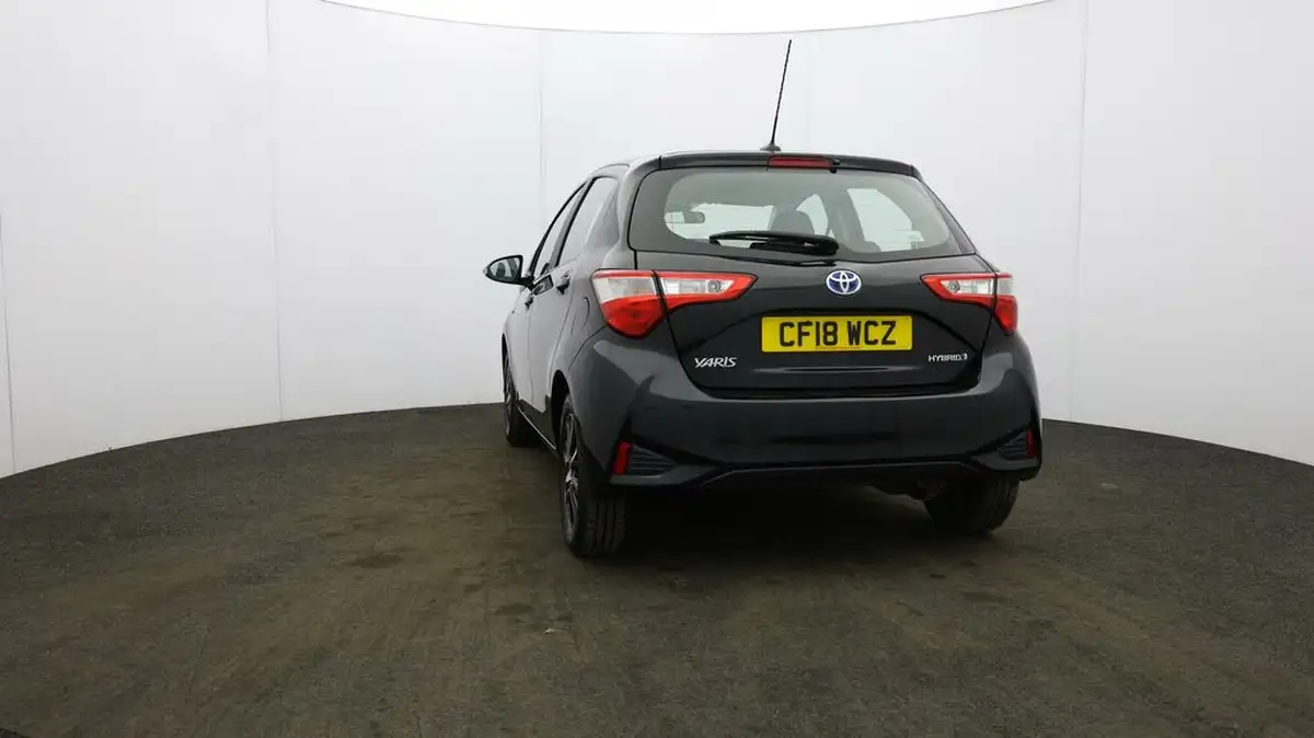 2018-toyota-yaris-15-vvt-i-icon-tech-98bhp-hybrid-1497cc-e-cvt-big-55