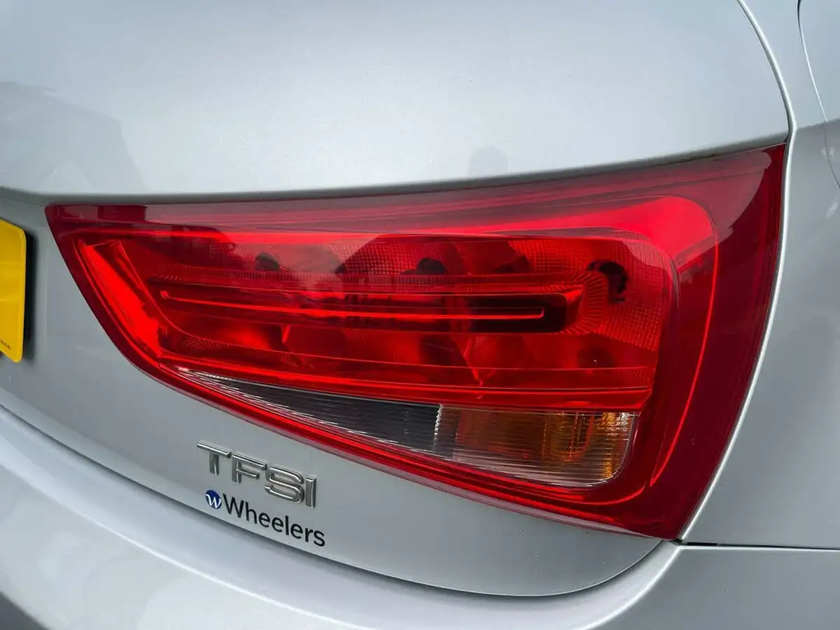2013-audi-a1-14-tfsi-122ps-sportback-5d-1390cc-s-tronic-big-36