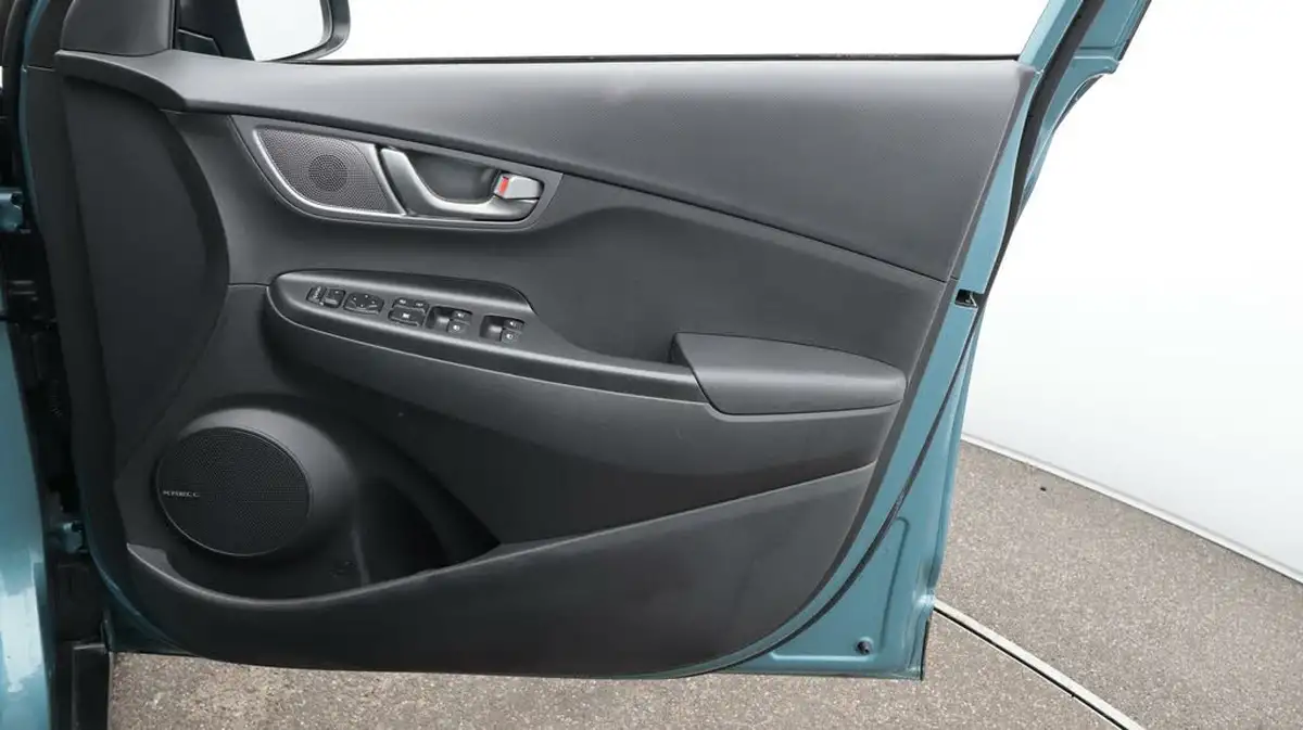 2020-hyundai-kona-e-premium-204ps-big-15
