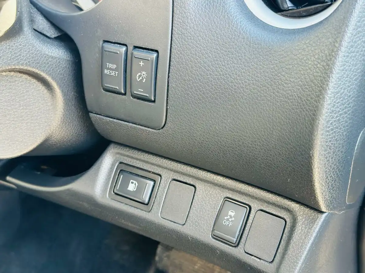 2019-nissan-navara-23dci-tt-n-guard-8-navileathersunroof-auto-big-47