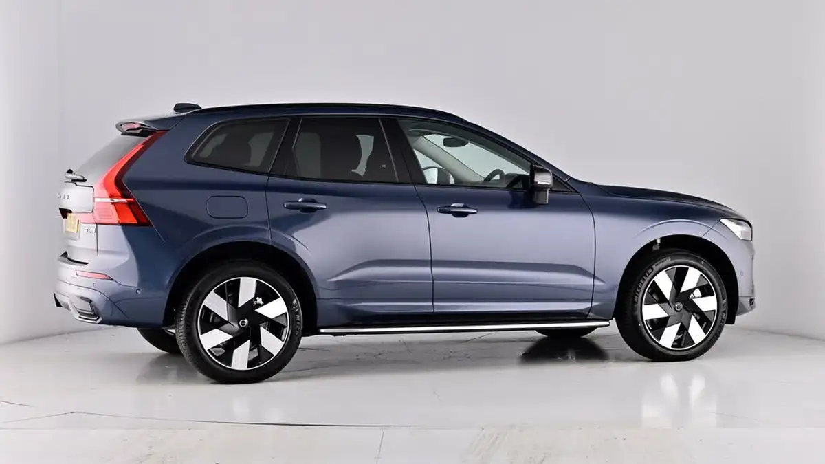 2024-volvo-xc60-20-t8-ultimate-dark-big-79