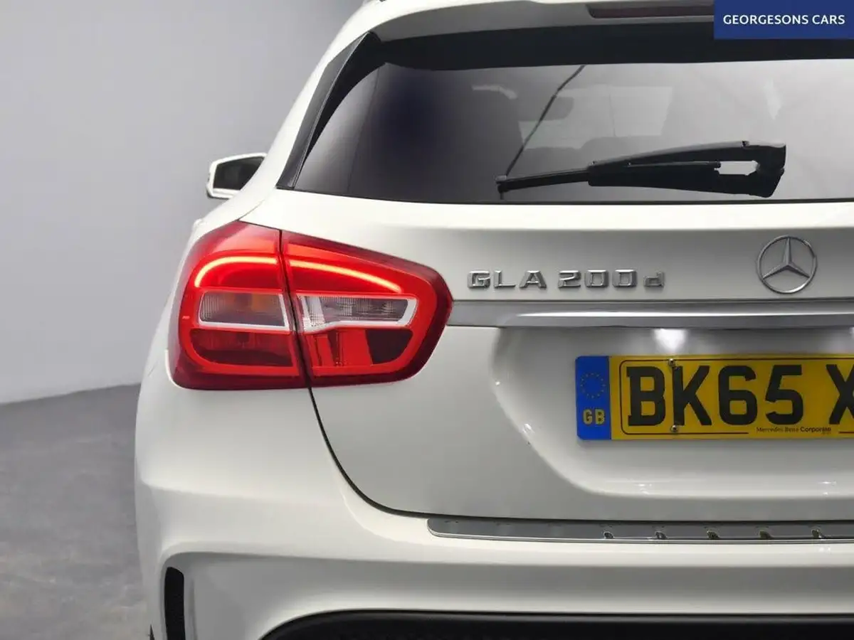 2015-mercedes-benz-gla-class-21d-gla-200d-amg-line-ss-big-11