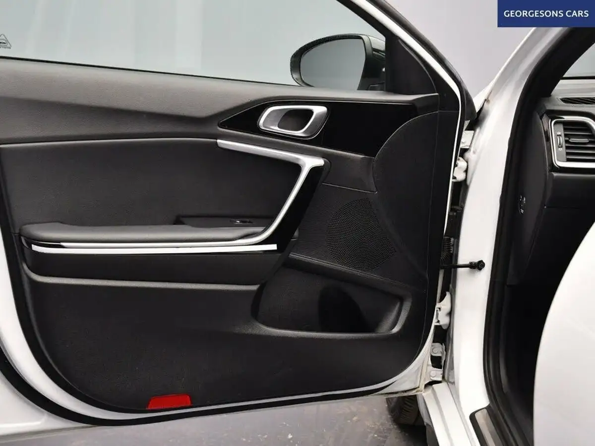 2022-kia-pro-ceed-15-t-gdi-gt-line-big-18